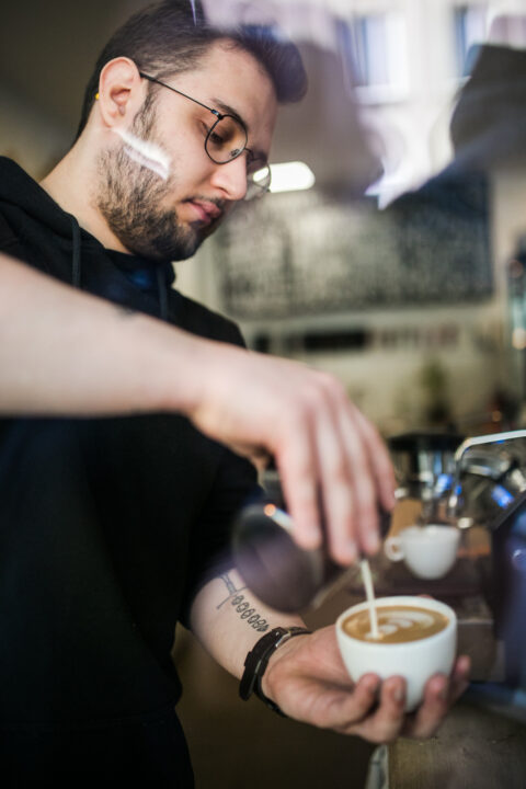 Kawana Palarnia kawy spienianie mleka latte art coffee specialty coffee